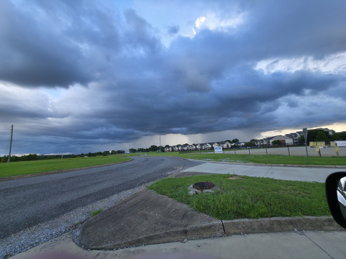 pstarr1782's tweet photo. @spann pop up storms rolling into Tuscaloosa apx 5:25pm Monday June 30th. https://t.co/T9xaRtiHlq