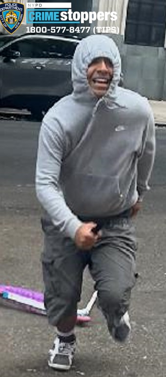 🚨WANTED FOR AN ASSAULT: On Friday, June 27, 2025, at approximately 7:20 P.M., in front of 902 McDonald Ave, in the confines of the NYPD 66 Precinct, an unidentified individual displayed a knife and stabbed a 22-year-old male victim in the torso.