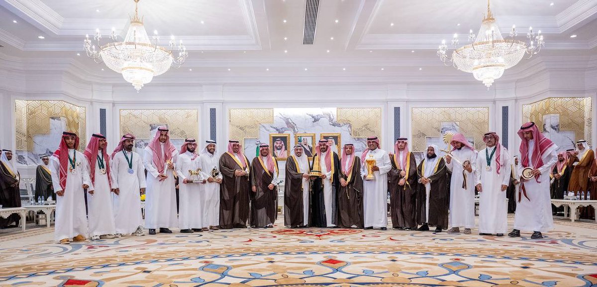 ambari_2023's tweet photo. خلال إستقبال سمو #أمير_منطقة_القصيم  وبحضور سمو نائبه، 24 فارساً وفارسة حققوا 72 إنجازاً محلياً ودولياً خلال عام2025/2024م
سمو #أمير_منطقة_القصيم يكرم فرسان #أكاديمية_إمباري_للخيل_العربية_الاصيلة بما حققوه من انجاز شكر الله لسموه هذا الدعم المستمر والأبوي لفرسان وفارسات المنطقه. https://t.co/5JEx0njopO