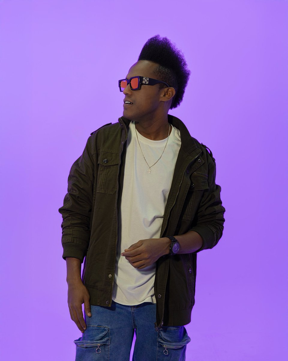 Sonando fuerte en la vibra del momento, Siendo
•y disfrutando de lo que amo Music time!
Pronto nueva musica disfruten el remix VENENO en plataformas! Photos by @rfcreativo @monkeycrea