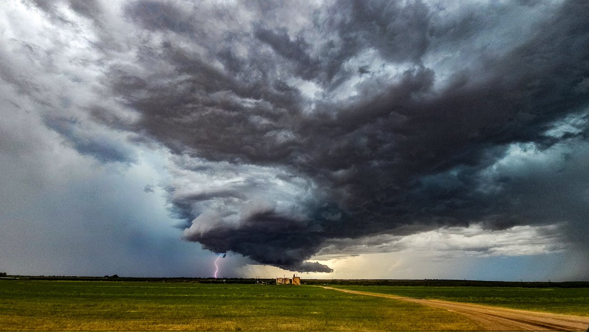 roxsand's tweet image. Snyder, Texas about an hour ago the clouds were constantly evolving it was beautiful 😍 @WeatherNation