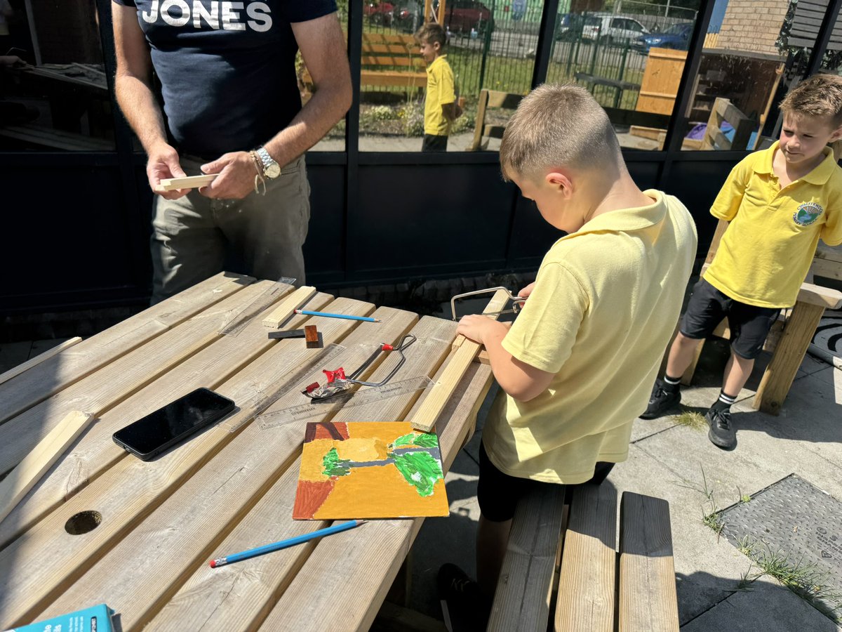 MrsTHowells tweet media