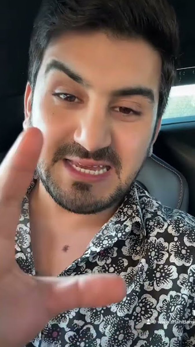 This kusra challenge me to go after him to Virginia 😂😂 ak video sy es ki phadd gaii 
Dobara Imran khan k khelaf nai bolyga 
Guys go with link and check part 2 : vm.tiktok.com/ZNdfA8gXV/