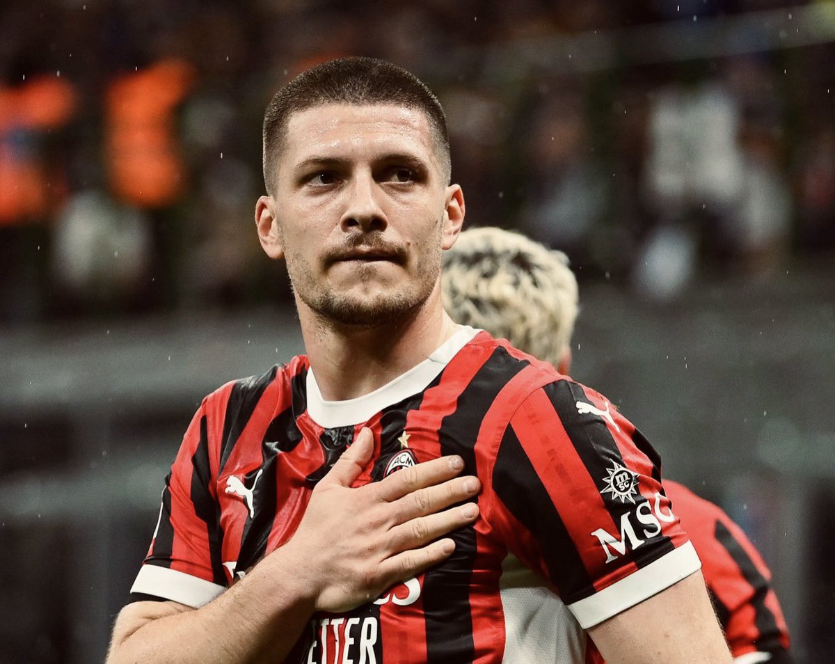 Pirichello's tweet photo. Viviamo nel mondo in cui Luka Jovic la mattina del 23 Aprile 2025 si alza dal letto e decide di giocare a calcio per la prima volta negli ultimi 5 anni causando l’effetto domino più clamoroso di sempre 

Per sempre grati ❤️ https://t.co/zZgwG5Jnqg