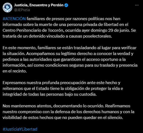 eldiario's tweet photo. #30Jun | La ONG Justicia, Encuentro y Perdón (@JEPvzla) denunció que una persona detenida en el contexto poselectoral de 2024 presuntamente murió en el Centro Penitenciario de Tocorón, estado Aragua, el #29Jun. 

“En este momento, familiares se están trasladando al lugar para verificar la situación. Acompañamos su legítimo derecho a conocer la verdad y pedimos a las autoridades que garanticen el acceso oportuno a la información, así como condiciones seguras para su traslado y presencia en el recinto”, escribió la organización en su cuenta de X.
