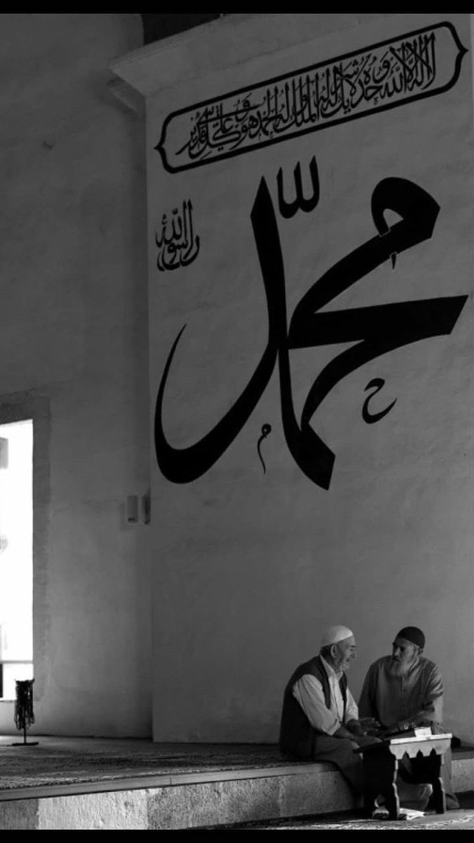 Tek önderimiz tek rehberimiz sevgili peygamberimiz Hz. Muhammed Mustafa (s.a.v)'dır.