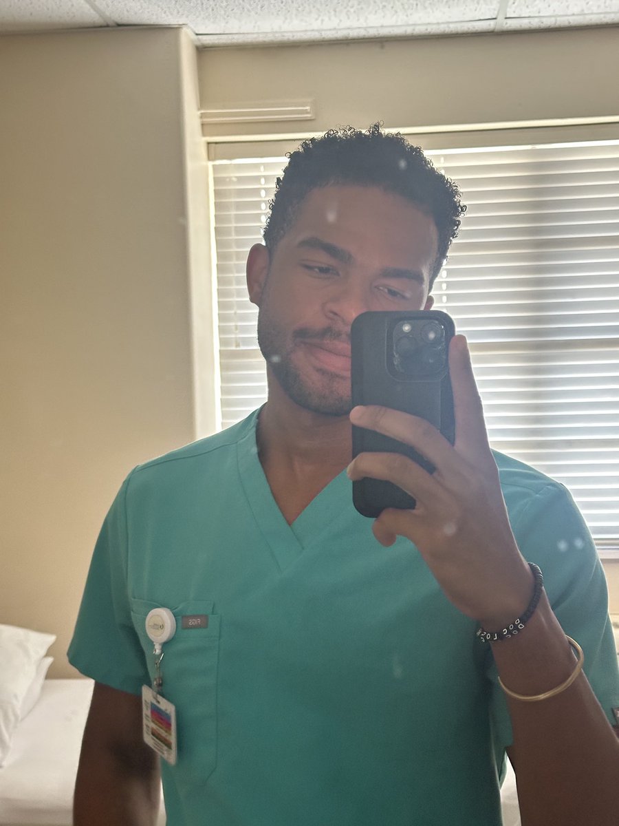 stew_lock's tweet image. Last day of intern year :)