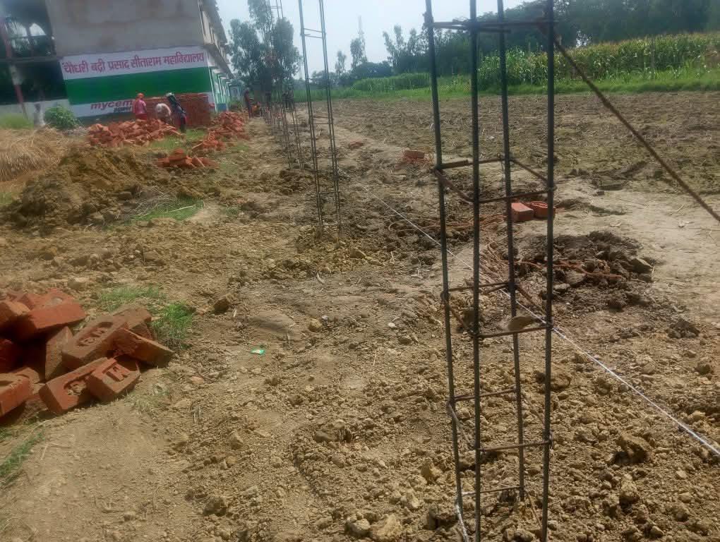 VinodSh09142910's tweet photo. जनपद अयोध्या का यह मामला अजय नंदवंशी जी का
कुछ दबंग मनुवादियों ने महाविद्यालय ग्राम सभा रसड़ा हमारे खेत में जबरदस्ती बाउंड्री बनवा रहे हैं
प्रशाशन से विनम्र निवेदन है पीड़ित परिवार को न्याय दिलाए।
#uppolice
#updgp
#ayodhyadm
#ayodhyapolie
@myogiadityanath https://t.co/MVM16lsP8x