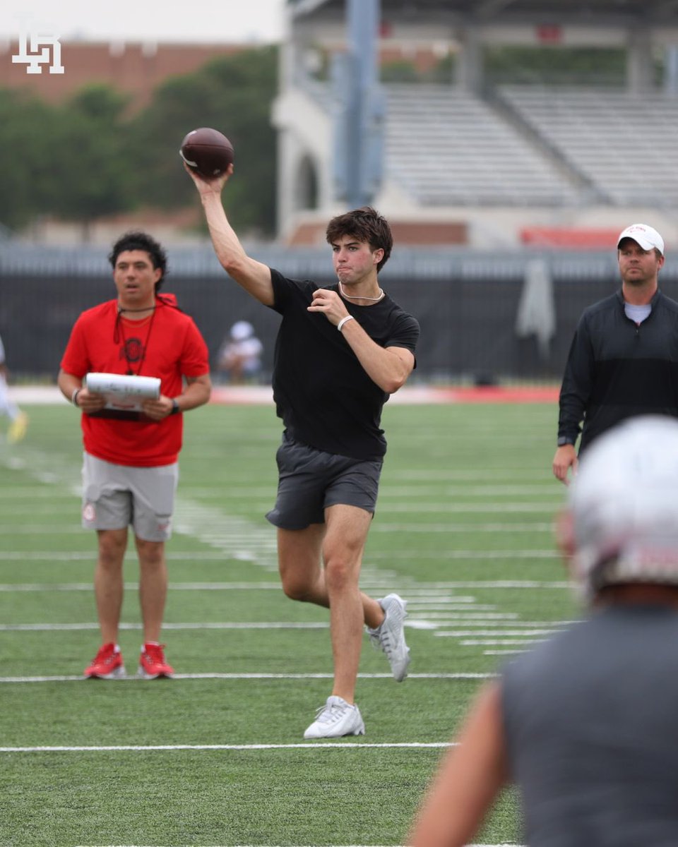 Mick Walker (@mickdwalker) on Twitter photo Dozens of highly-ranked quarterbacks camped at Ohio State this summer 🏈
<a href="/LettermenRow/">Lettermen Row</a> looks at the best performances from all the uncommitted signal-callers that came to Columbus 👀
READ: on3.com/teams/ohio-sta… Dozens of highly-ranked quarterbacks camped at Ohio State this summer 🏈
<a href="/LettermenRow/">Lettermen Row</a> looks at the best performances from all the uncommitted signal-callers that came to Columbus 👀
READ: on3.com/teams/ohio-sta…