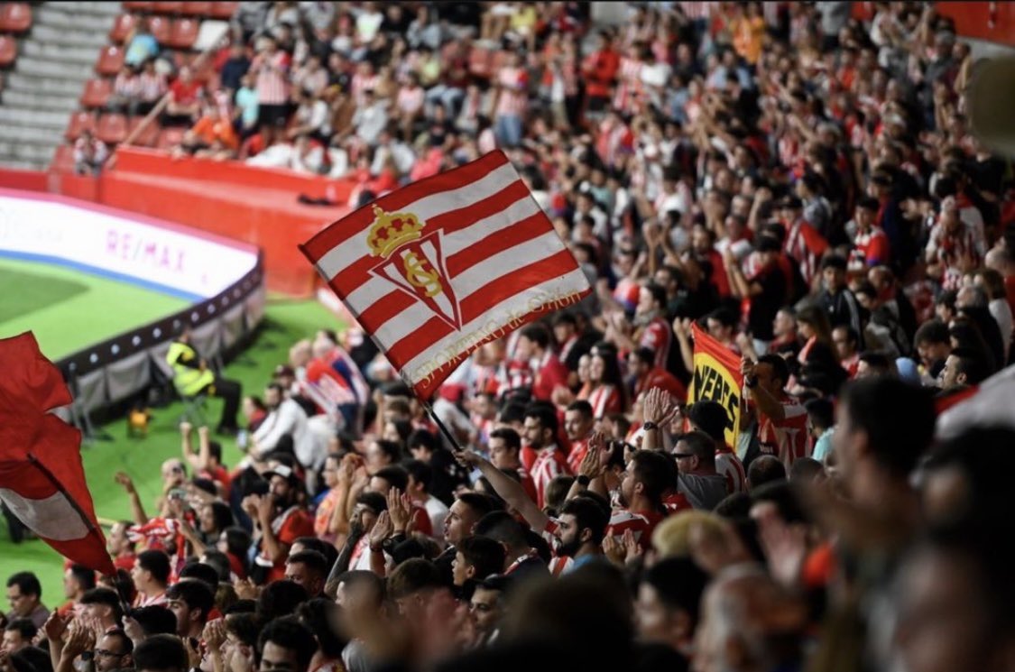 Cambian las amistades
Cambian las parejas
Cambian las rutinas
Cambian los trabajos
Todo cambia

Todo cambia menos el amor incondicional que el sportinguismo tiene a este escudo

Felices 120 años. Te quiero, te queremos Sporting❤️🤍