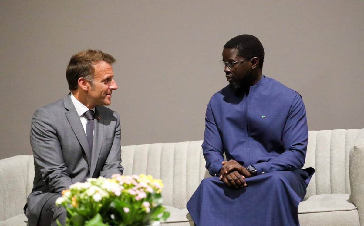 PR_Senegal's tweet photo. En marge de la #FFD4, le Président @PR_Diomaye s’est entretenu avec le Président @EmmanuelMacron et le Président du Conseil européen, M. António Costa, sur le renforcement de la coopération bilatérale et les enjeux régionaux et internationaux d’intérêt commun. https://t.co/cq3J5IYnNt