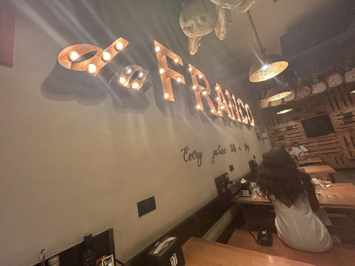 sammy_bubblegum's tweet photo. Doubt I’ll ever enjoy a pizza or a gin &amp; lemon the same. Sorrento, you have ruined me!🍕🍸🍋🧡 https://t.co/F77IeQhnkY