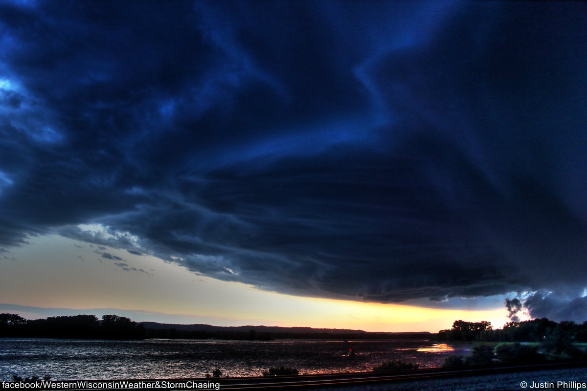 WiStrmChaser's tweet image. Slacking on getting photos from the storm chases the last couple weeks posted, but here's a few from the Alma, Wisconsin to Fountain City, Wisconsin supercell back on June 19th. What a photogenic supercell this was!!