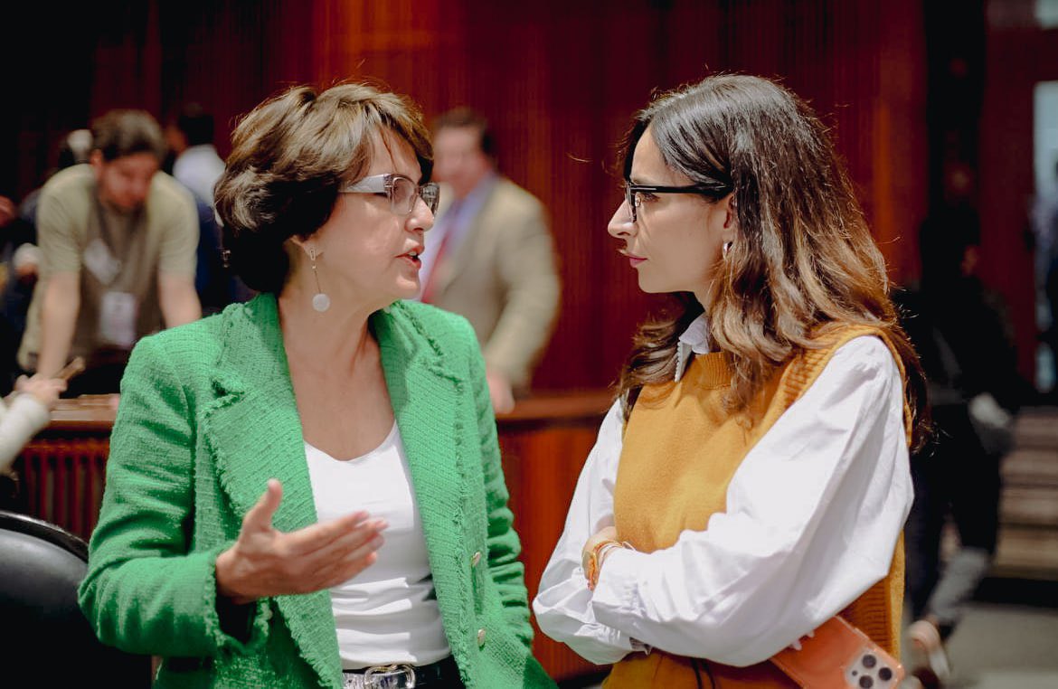 En la <a href="/BancadaNaranjaD/">Bancada Naranja 🔸D</a> caminamos juntas y juntos, con convicciones firmes, con amor por México y con un profundo compromiso por cambiar las cosas.

Aquí nadie va solo. Nos cuidamos, nos acompañamos y nos impulsamos.

Así se hace política desde el corazón y con causas que