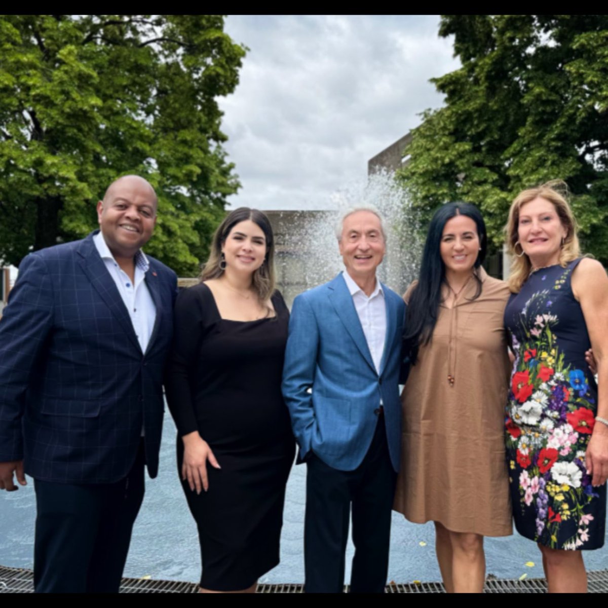 Dominic_Perri's tweet photo. It’s an immense honour to head team SAINT-LÉONARD as next MAYOR and unlock our borough’s full potential. I look forward continuing working with EnsembleMtl and the next mayor of Montréal SORAYA MARTINEZ FERRADA for the benefit of all our citizens. #cmmtl #polmtl #election https://t.co/5snZZ97qUF