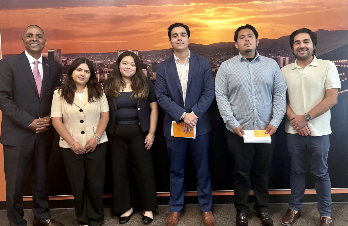 HopeBorder's tweet image. A group of our summer young leaders met today with officials from the City of El Paso, including El Paso's @MayorRenardEPTX and @Cityrepacevedo to discuss essential criminal justice reforms and good policing practices in border communities.