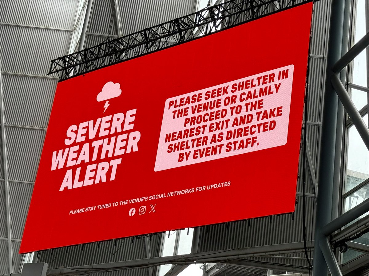 Apparently, there is a severe weather alert, Budweiser Stage says, putting the Incubus concert on hold. I'm not seeing any warnings for Toronto area?  Here is the alert from Budweiser Stage. Must be lightning nearby. #ONwx #ONstorm