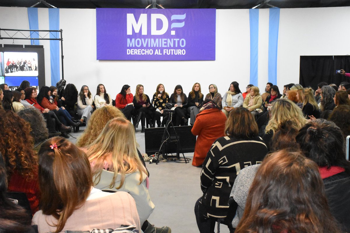 patriaeselotrok's tweet image. 🔆🇦🇷 En La Plata, participamos de un encuentro de mujeres del @MOVIMIENTODAF junto a legisladoras, ministras, compañeras referentes de organizaciones políticas, sociales y sindicales; representantes del movimiento estudiantil y organismos de DDHH.
Ante el ajuste de las políticas…