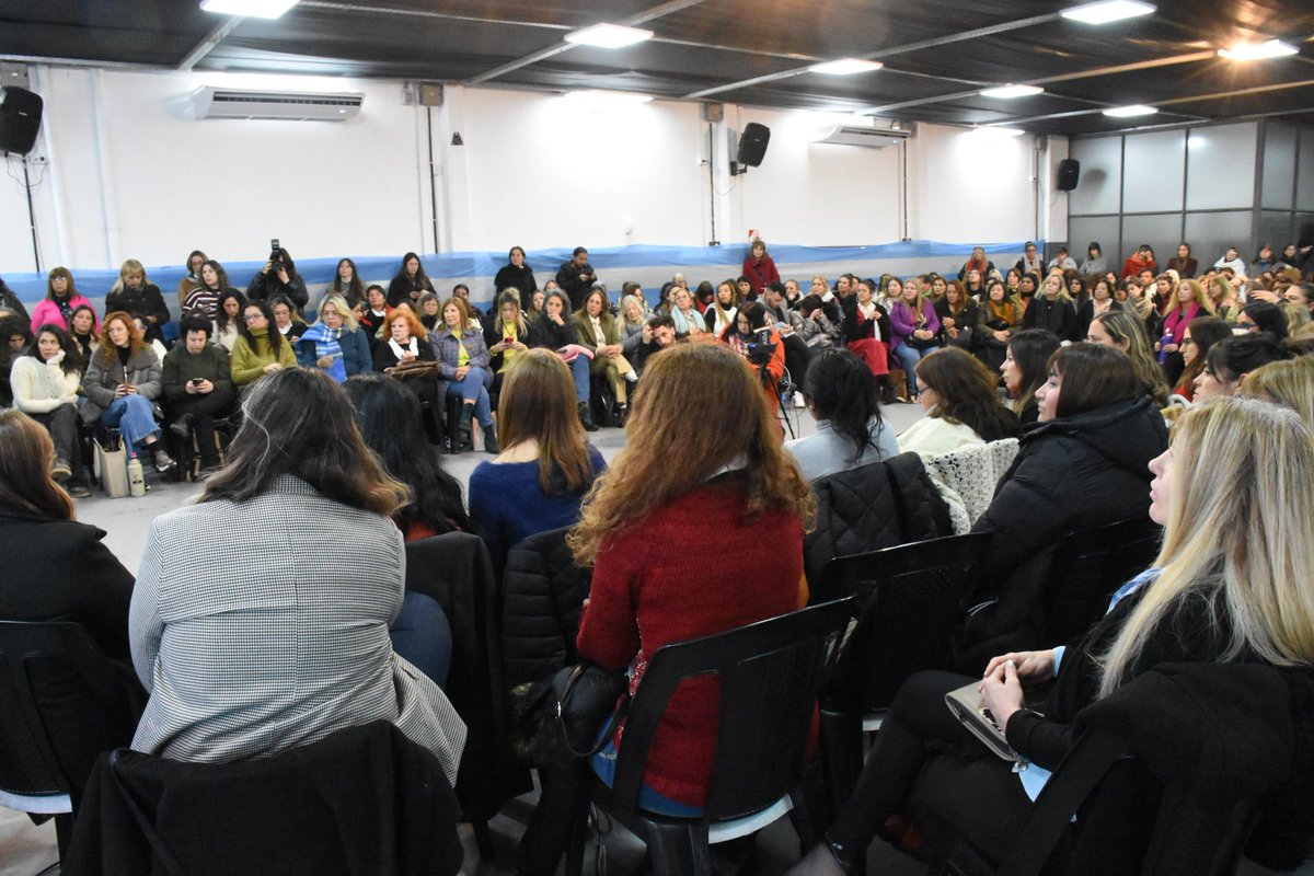 patriaeselotrok's tweet image. 🔆🇦🇷 En La Plata, participamos de un encuentro de mujeres del @MOVIMIENTODAF junto a legisladoras, ministras, compañeras referentes de organizaciones políticas, sociales y sindicales; representantes del movimiento estudiantil y organismos de DDHH.
Ante el ajuste de las políticas…