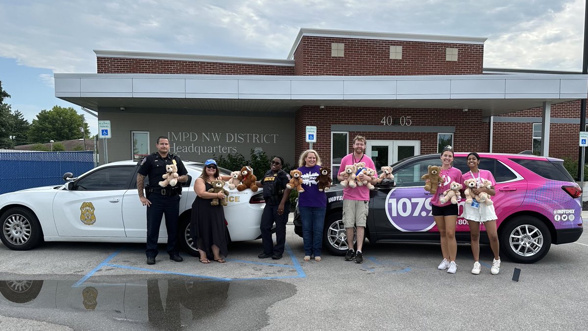 IMPDNW's tweet image. 🧸❤️ Over 1,000 teddy bears—WOW!
Huge thanks to @CumulusMedia , @995zpl , @HensleyLegal , and @puccinis_pizza for this generous donation!
We’re so grateful for a community that shows up for kids when they need it most. We’ll make sure to do our part to pass on this love. 💙
