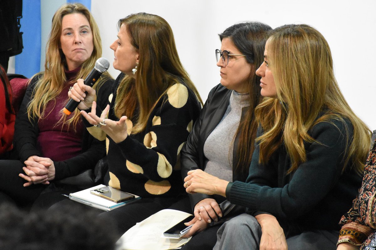 patriaeselotrok's tweet image. 🔆🇦🇷 En La Plata, participamos de un encuentro de mujeres del @MOVIMIENTODAF junto a legisladoras, ministras, compañeras referentes de organizaciones políticas, sociales y sindicales; representantes del movimiento estudiantil y organismos de DDHH.
Ante el ajuste de las políticas…