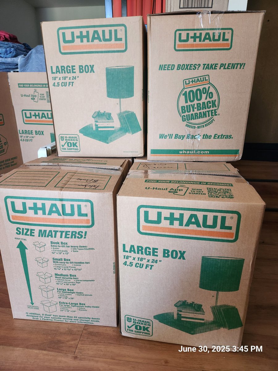 1MissBridget's tweet photo. Getting ready.
Hurry and move this heavy a$$ cabinet.
#BasementLiving
#LivingInHisMomsBasement
#DormToBasement https://t.co/yB46xosWEw