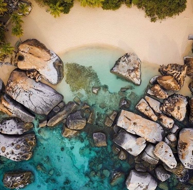 Happy Monday! There’s nothing quite like the breathtaking bird’s eye view of The Baths in our Virgin Gorda. This slice of our paradise never ceases to amaze us! ✨❤️🇻🇬 IG📷 MichaelShronkPhoto
#BVI #BritishVirginIslands #Paradise #Travel