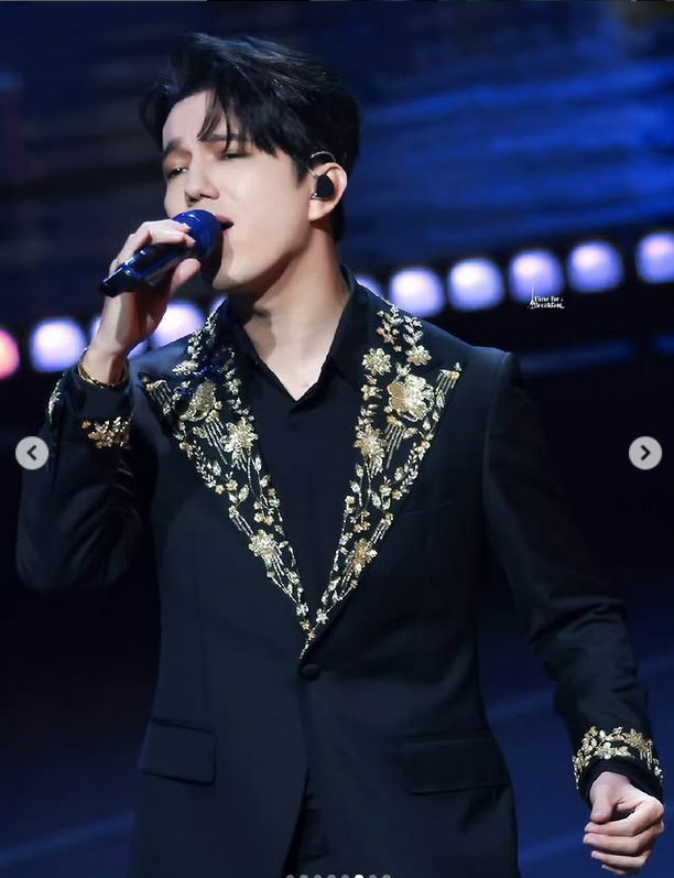 Lnda1904's tweet photo. @Cristin25558525 GREAT MUSIC SUCCESSOR

#Dimash 's  perfromance of HYMNE A L’AMOUR  is a great example of how a cover can be incredibly impactful and emotionally resonant, even with a significant change in musical style. 

cr timeforbreakfast_dimash https://t.co/RKFulWGhZB