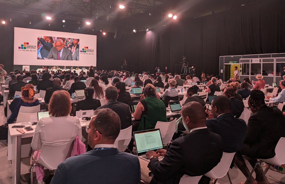 We wrapped an intense first day at #FfD4, with world leaders adopting the Compromiso de Sevilla &amp; agreeing on a path to tackle the development finance gap. The venue buzzed with discussions on turning commitments into action

See what <a href="/IISD_news/">IISD</a> is up to➡️ iisd.org/inside-ffd4
