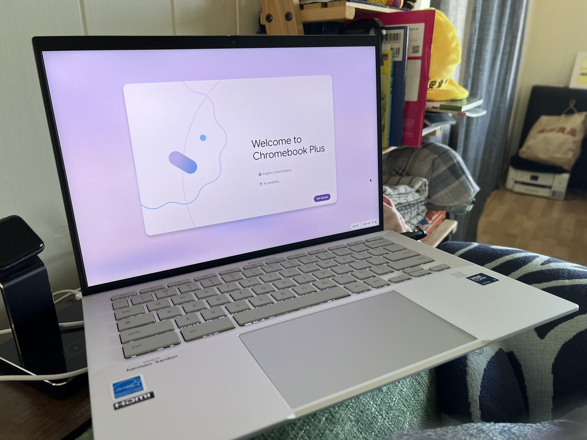 ほんとは数日後に到着予定が勝手に早く届けられたChromebook Plus。触った感じいい。日本でUSキーボード買えるようにしてよねー