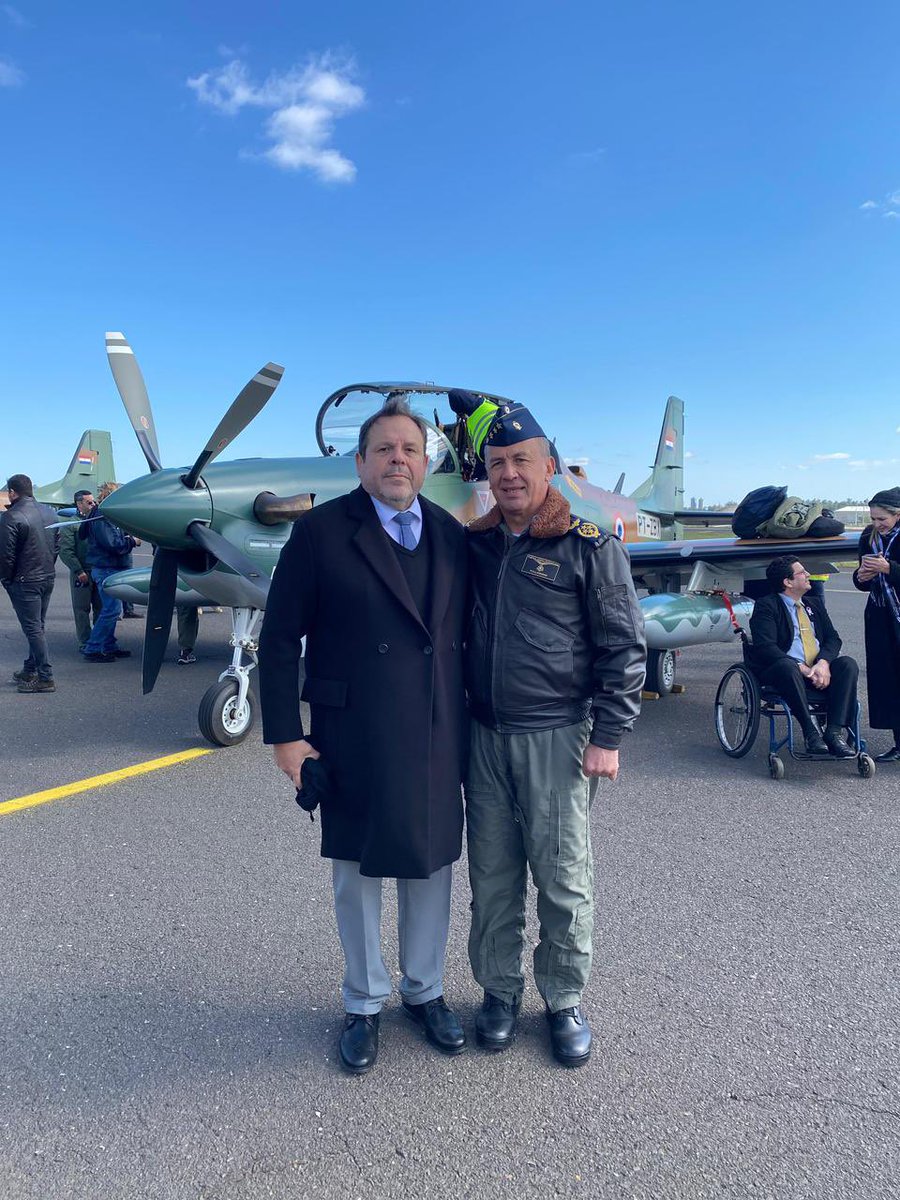 La DINAC felicita a la Fuerza Aérea Paraguaya, en la persona del Comandante General del Aire Julio Rubén Fullaondo Céspedes, por el importante logro de fortalecer nuestra flota aeronáutica en beneficio de la custodia y la vigilancia del espacio aéreo paraguayo.

#DINACPY