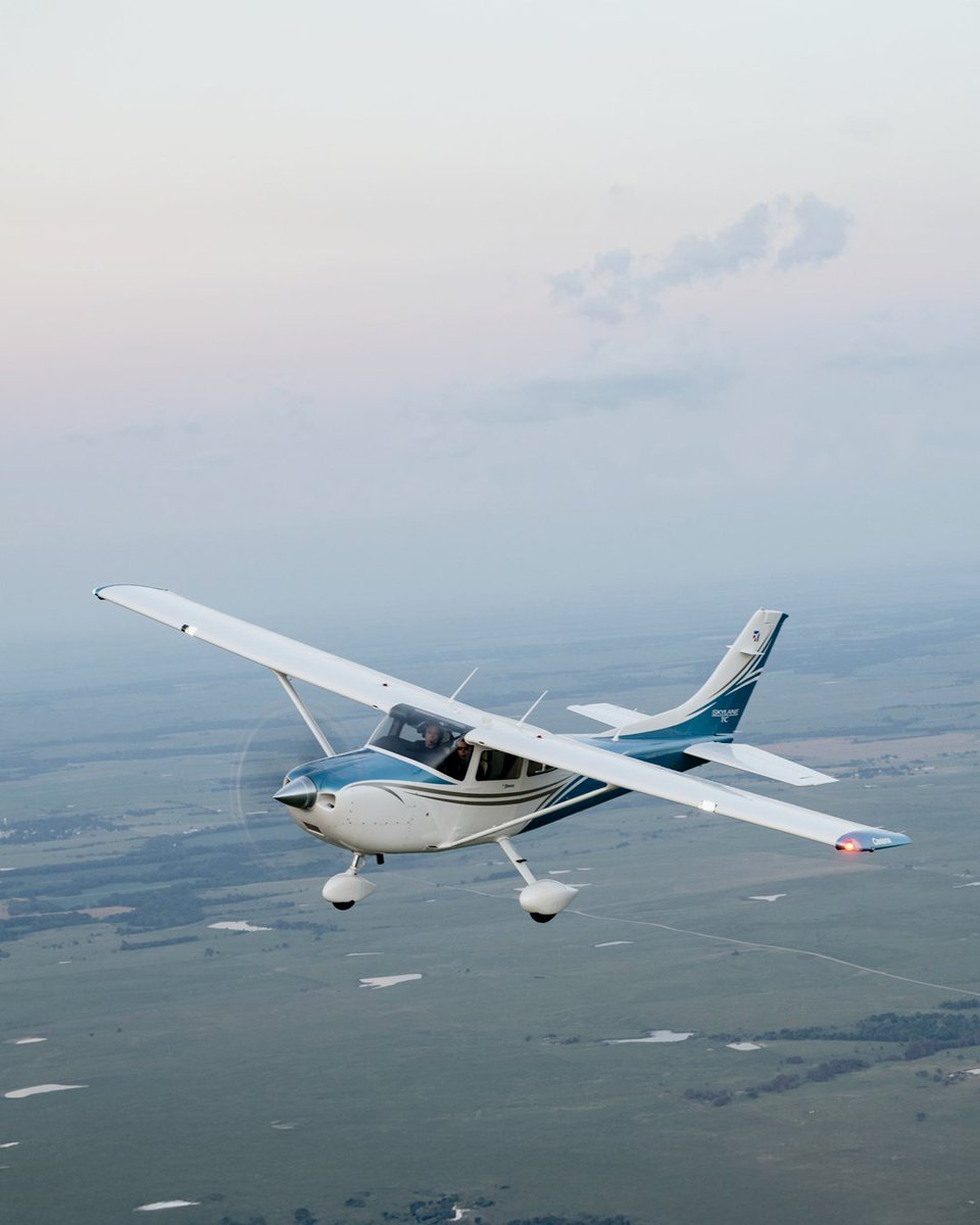 Cessna's tweet image. The sky is waiting 🛫

#cessna
