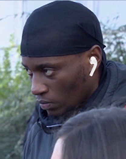 ushtrezi's tweet photo. Me in public:      My headphones: https://t.co/JJTQm1yR7T