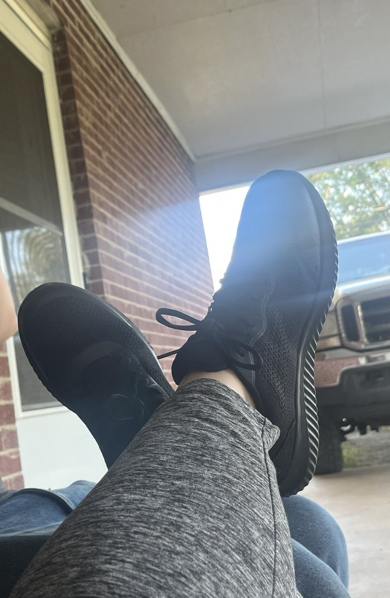 all2goddess's tweet photo. Lick the bottoms, shoe boy https://t.co/BzExPtazTj