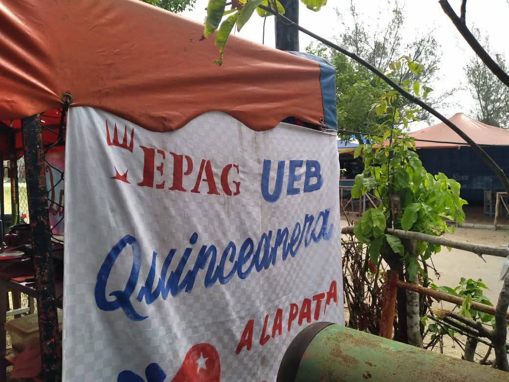 rdiaza6986's tweet image. Las UEB Polinesio y Quinceañera de la #EPAG ofreciendo servicios en Playa Blanca este verano es una excelente noticia. Con su variedad gastronómica, seguramente harán que la experiencia sea aún más placentera.
#Verano2025
#VeranoSiempreJoven