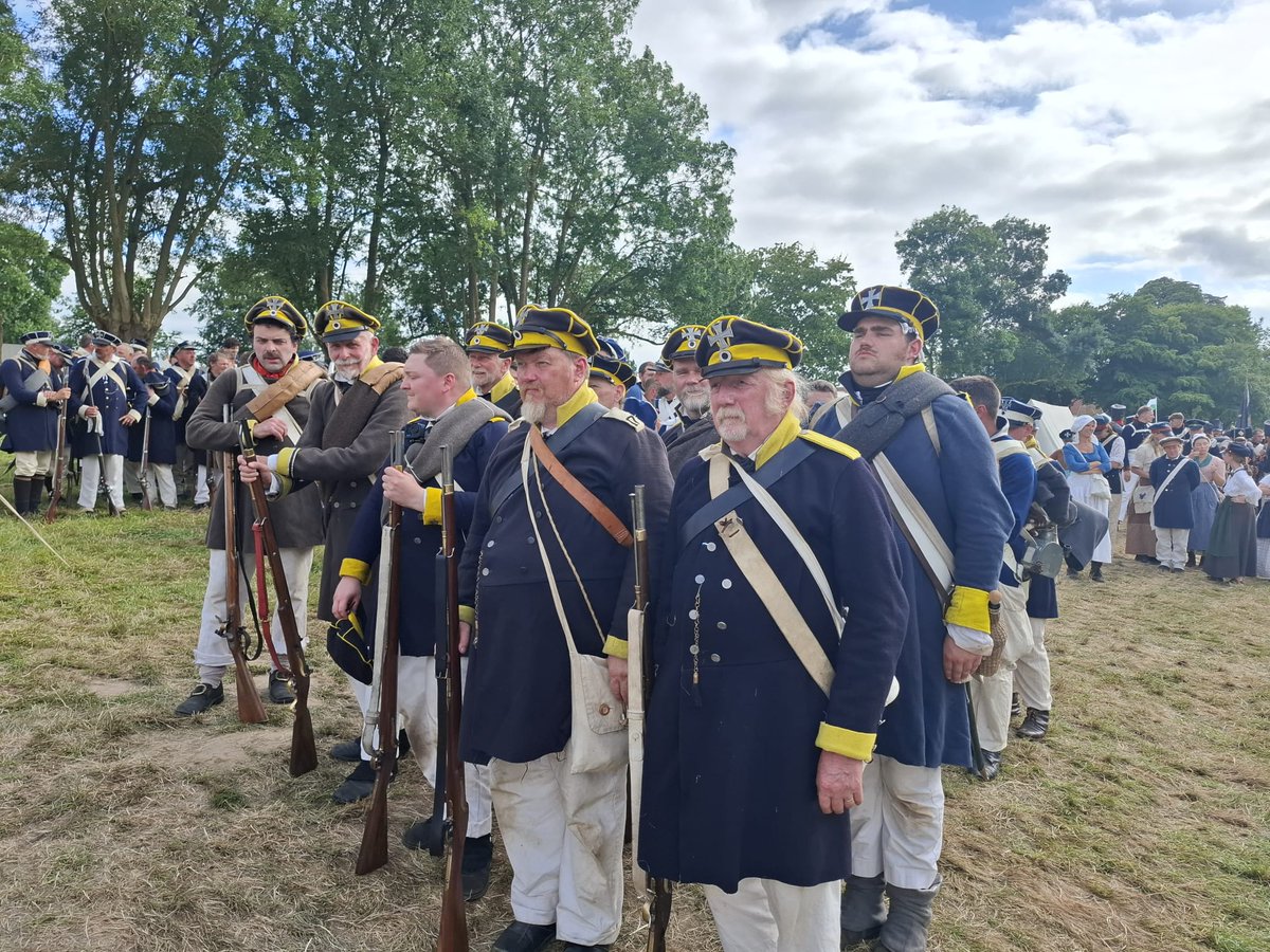 RMB_History's tweet photo. Back and semi unpacked from #Waterloo210 with the 1. Silesian Landwehr, 16. Brigade, as the only UK-based contribution to the Prussian infantry.
First I'm reminded why the landwehr ditched their litewkas during the summer of 1813 - 30 degree heat is not fun in an overcoat!
/1 https://t.co/WwfQ5wahCK