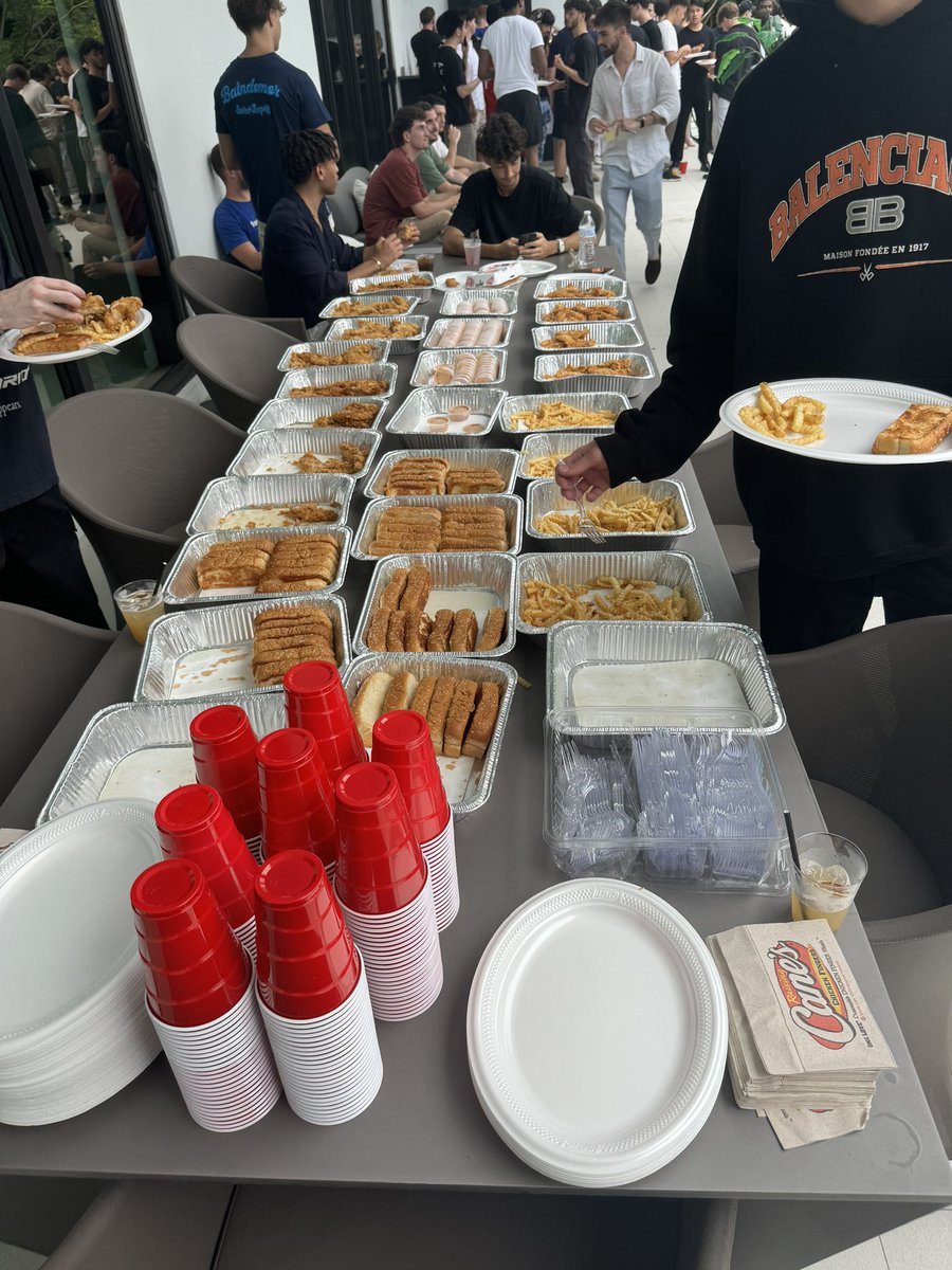 AnthonyLapietra's tweet photo. W event yesterday shoutout to everyone who pulled up and showed love🙏

nothing compares to being around likeminded people all cooking within the same business model and feeding off each others energy

oh and getting faded w/ them off a i studied bro martini https://t.co/Zm3YIQgW4C