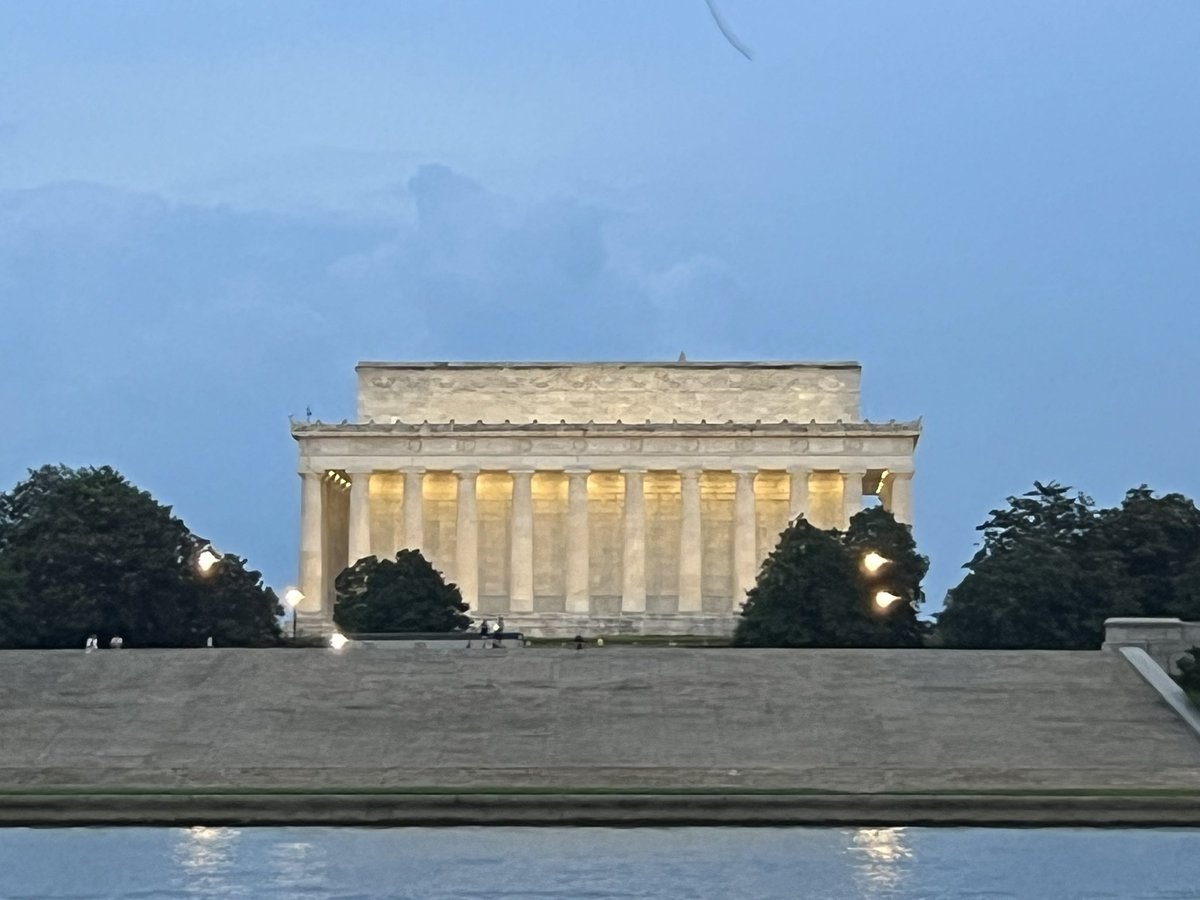 MichelleRice606's tweet photo. First night in DC, I get to have a cruise on the Potomac! I’ve been here numerous times but never had this opportunity! Beautiful views every way you look! @DrJWEvansJr @KingWendy_m #Watergate #LincolnMemorial #KennedyCenter #Lamborghini #HowDidThatGetThere🤭#Nightingalell https://t.co/g35PYW9kSE