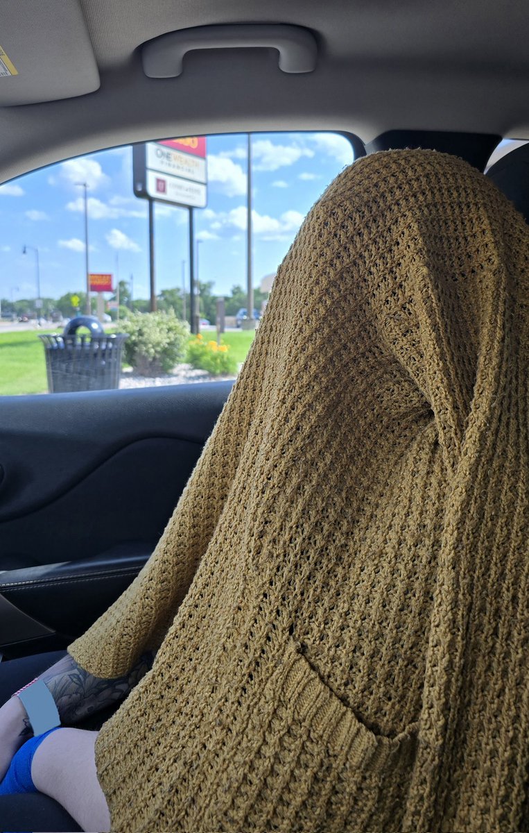 Bringing <a href="/thescrappyrat/">theScrappyRat</a> home from eye surgery, and I look over to see this... 🤣