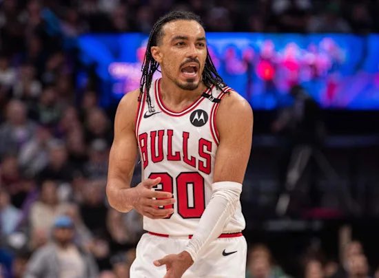 💣| LLEGÓ EL PRIMERO:

Tre Jones acaba de firmar un contrato de 3 años y 24M para continuar en los Bulls.

Los rumores eran que seguiría en Chicago, y ahora es oficial.

¿Opiniones?