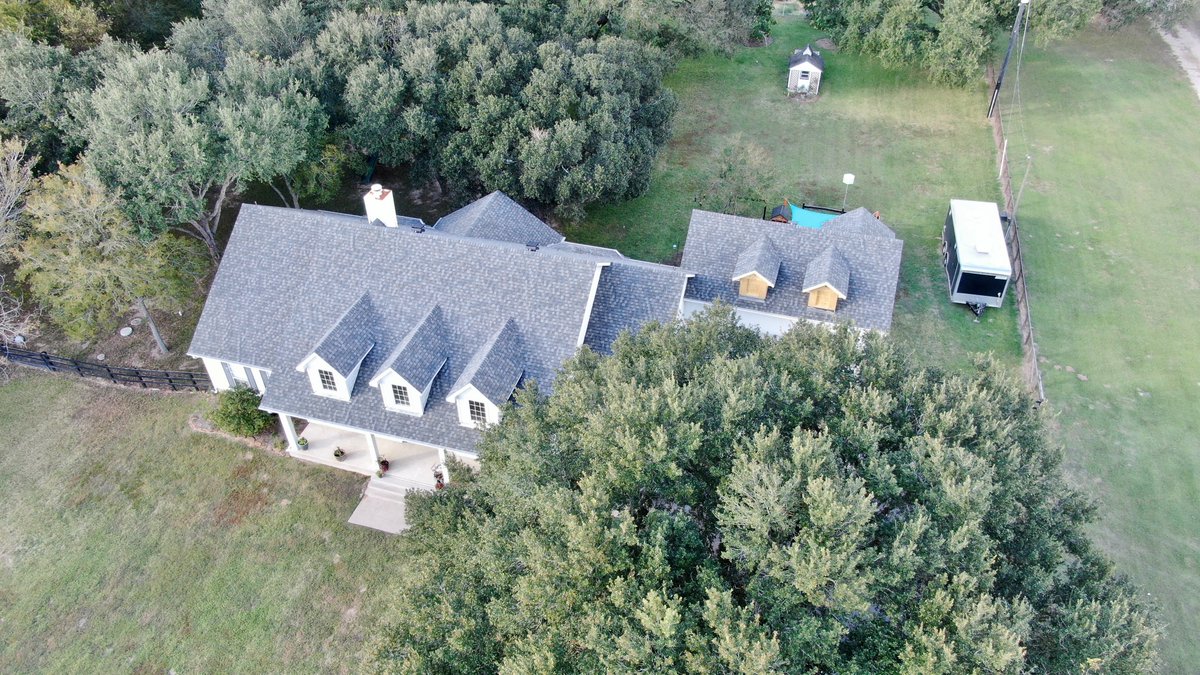 CraddockRoofing's tweet image. Safeguard your home with Craddock Roofing! 🏠 Our certified experts provide quality roofing services with care &amp;amp; precision. Trust our team for lasting home security. Let's protect your home together! #HomeImprovement #CertifiedRoofers #QualityRoofing #RoofingServices