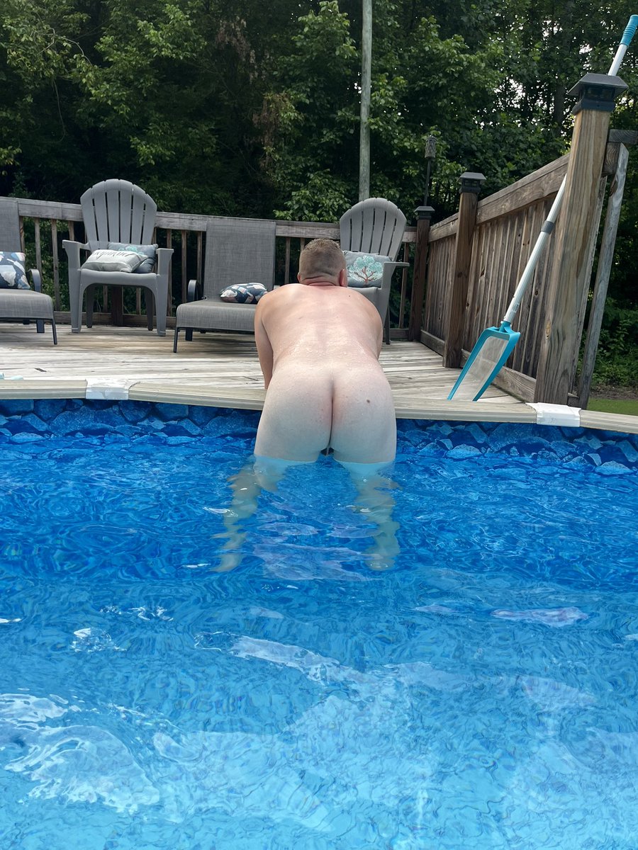 beebarfishoney's tweet photo. A much needed pool day. https://t.co/4YRAyTJyWh