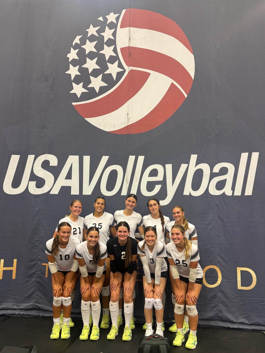 Mizuno Club North 16Jessen went 3 - 0 on day 1 at Nationals. They had a great day!  ❤️🏐🖤
