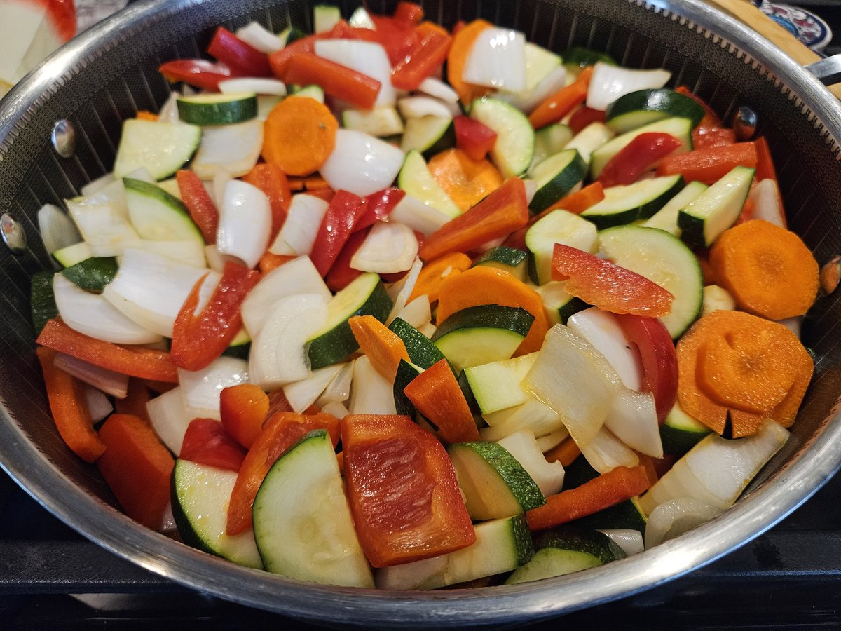 NW_Indiana_Eats's tweet image. A nice colorful medley going into tonight's dinner! 馃敟