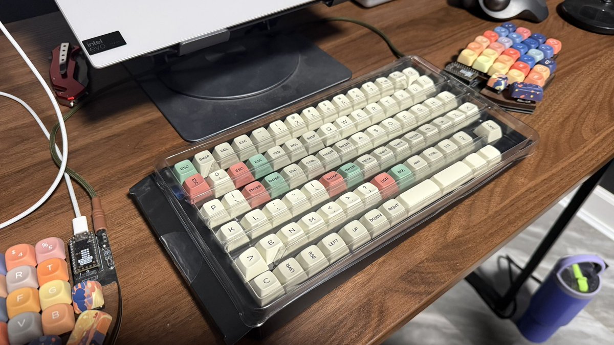 JBerri0s's tweet image. I ordered some orthokits from @drop for my @1337keyboards Lily58 split keyboard. Can’t wait to put them on the board.

#Lily58 #splitkeyboard