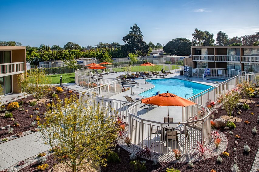 VisitOxnardCA's tweet image. Say hello to the newly remodeled Holiday Inn Oxnard North with fresh new rooms and same warm welcome. Plan your stay🛎️✨ --> bit.ly/3FmADCB
#VisitOxnard #VisitCa