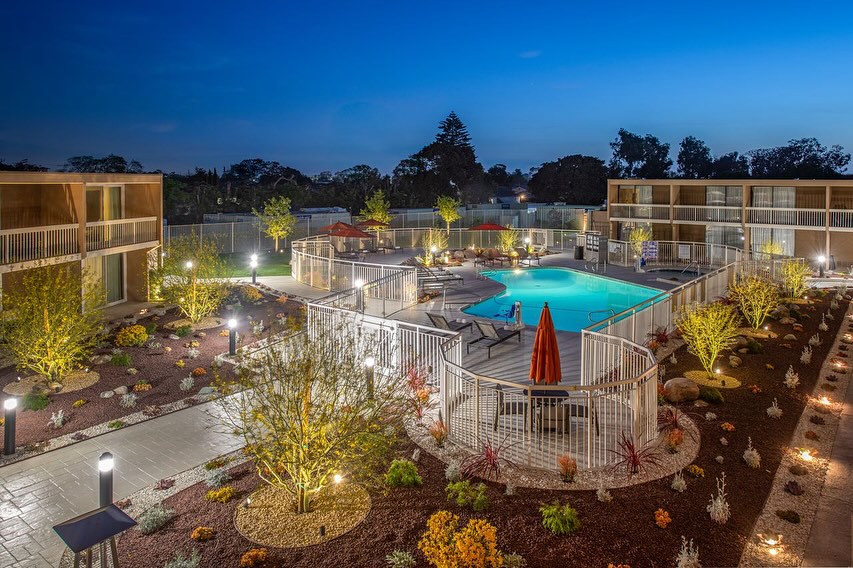 VisitOxnardCA's tweet image. Say hello to the newly remodeled Holiday Inn Oxnard North with fresh new rooms and same warm welcome. Plan your stay🛎️✨ --> bit.ly/3FmADCB
#VisitOxnard #VisitCa