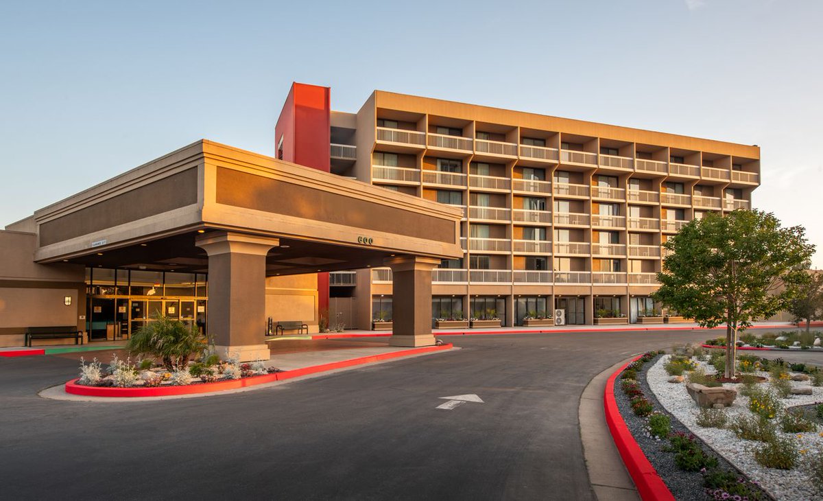 VisitOxnardCA's tweet image. Say hello to the newly remodeled Holiday Inn Oxnard North with fresh new rooms and same warm welcome. Plan your stay🛎️✨ --> bit.ly/3FmADCB
#VisitOxnard #VisitCa