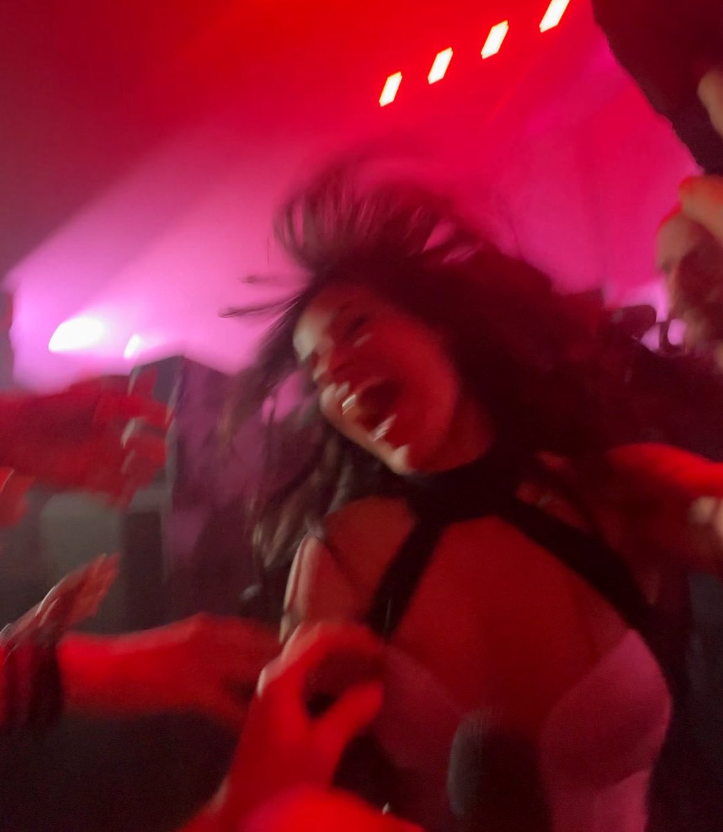workingforcc's tweet photo. 📸| Camila Cabello #YoursCTour https://t.co/EeIoHCjl9L