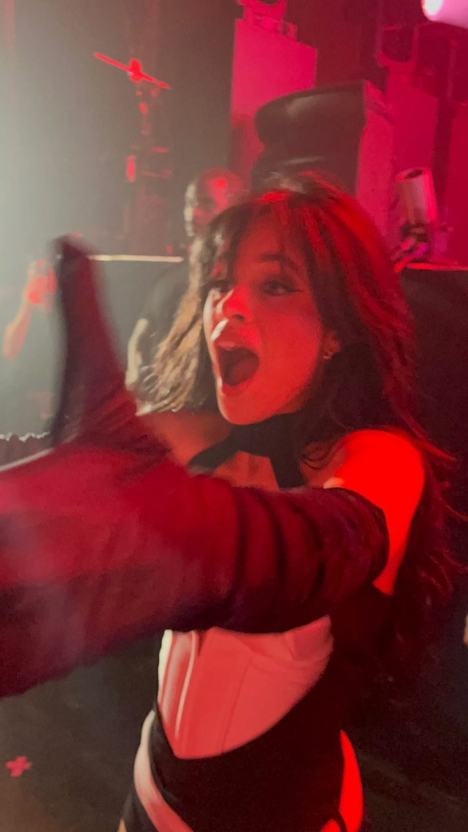 workingforcc's tweet photo. 📸| Camila Cabello #YoursCTour https://t.co/EeIoHCjl9L